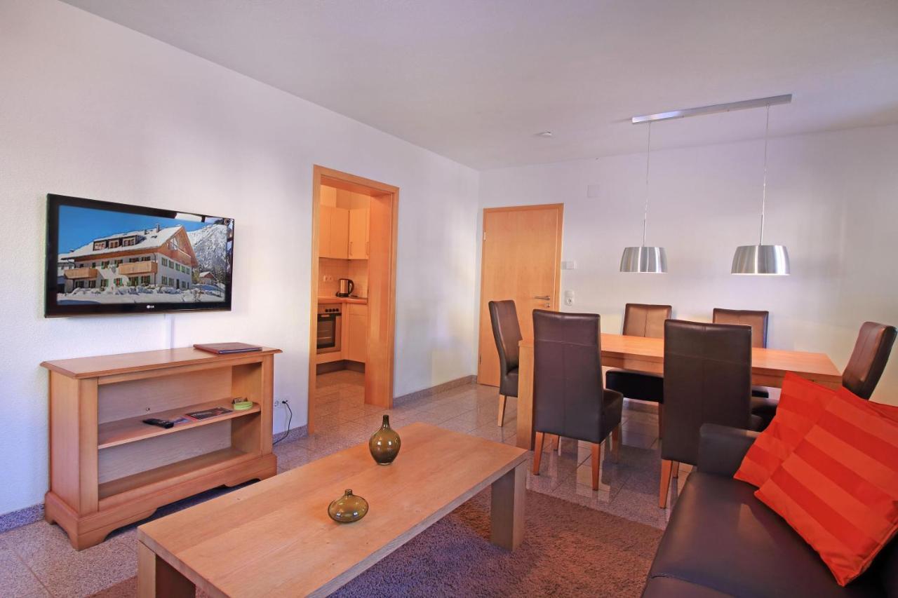 Chalet Zur Rose Apartment Berwang Bagian luar foto