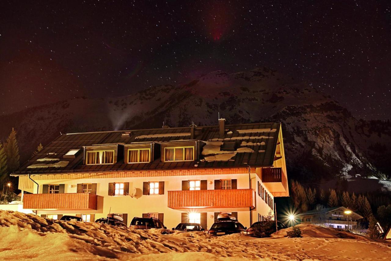 Chalet Zur Rose Apartment Berwang Bagian luar foto